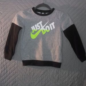 Boys Nike sweatshirt size medium 5-6yrs